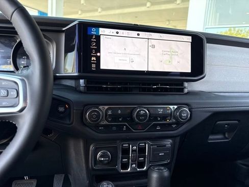 Used 2025 Jeep Wrangler Unlimited Sahara image 20