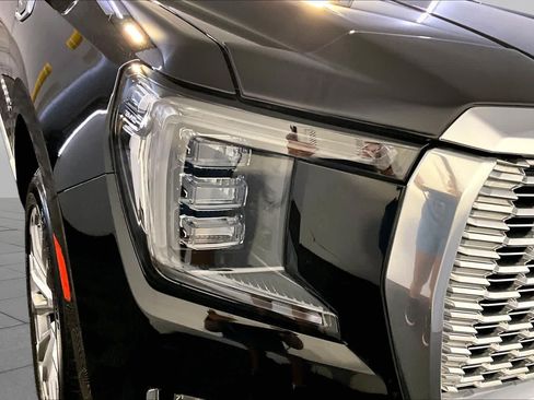 Used 2023 GMC Yukon XL Denali AWD/4WD image 27