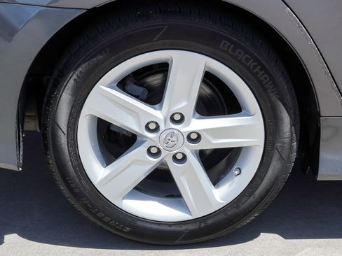 Used 2013 Toyota Camry SE FWD image 11