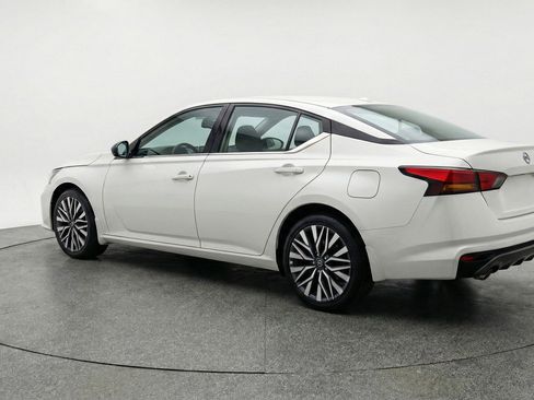 Used 2025 Nissan Altima 2.5 SV image 6