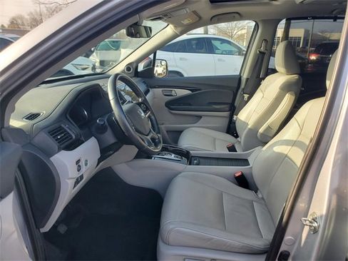 Used 2019 Honda Pilot Touring image 14