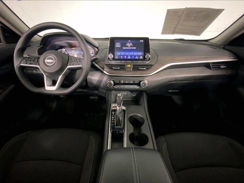 Used 2025 Nissan Altima 2.5 SV image 15