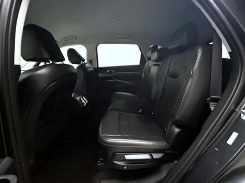 Used 2024 Kia Sorento S image 19