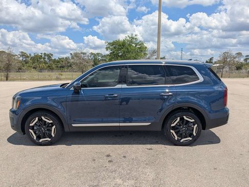 Certified 2024 Kia Telluride S w/ S Sunroof Package FWD image 8