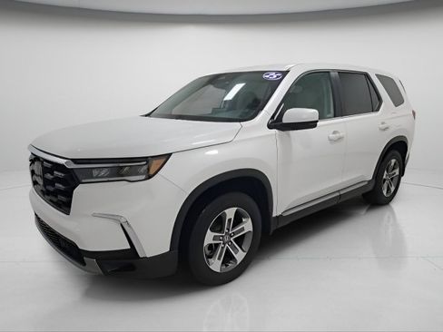 Used 2025 Honda Pilot EX-L image 8