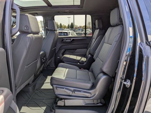 New 2026 Chevrolet Suburban RST image 32