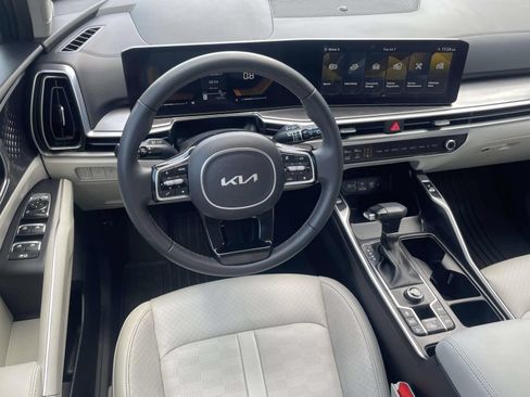 Used 2025 Kia Sorento EX FWD image 11