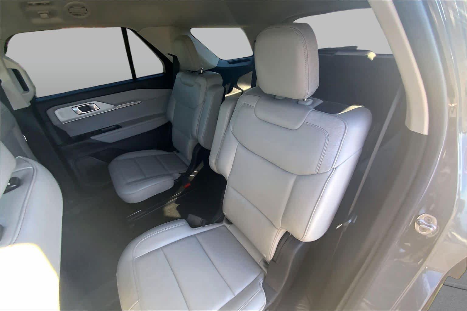 Certified 2025 Ford Explorer Active w/ Active Comfort Package RWD image 21