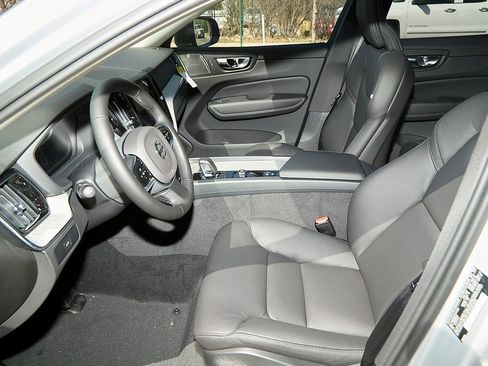 New 2025 Volvo XC60 B5 Plus w/ Protection Package Premier image 16