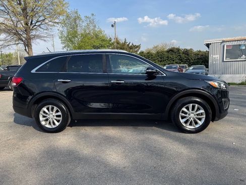 Used 2016 Kia Sorento FWD image 5