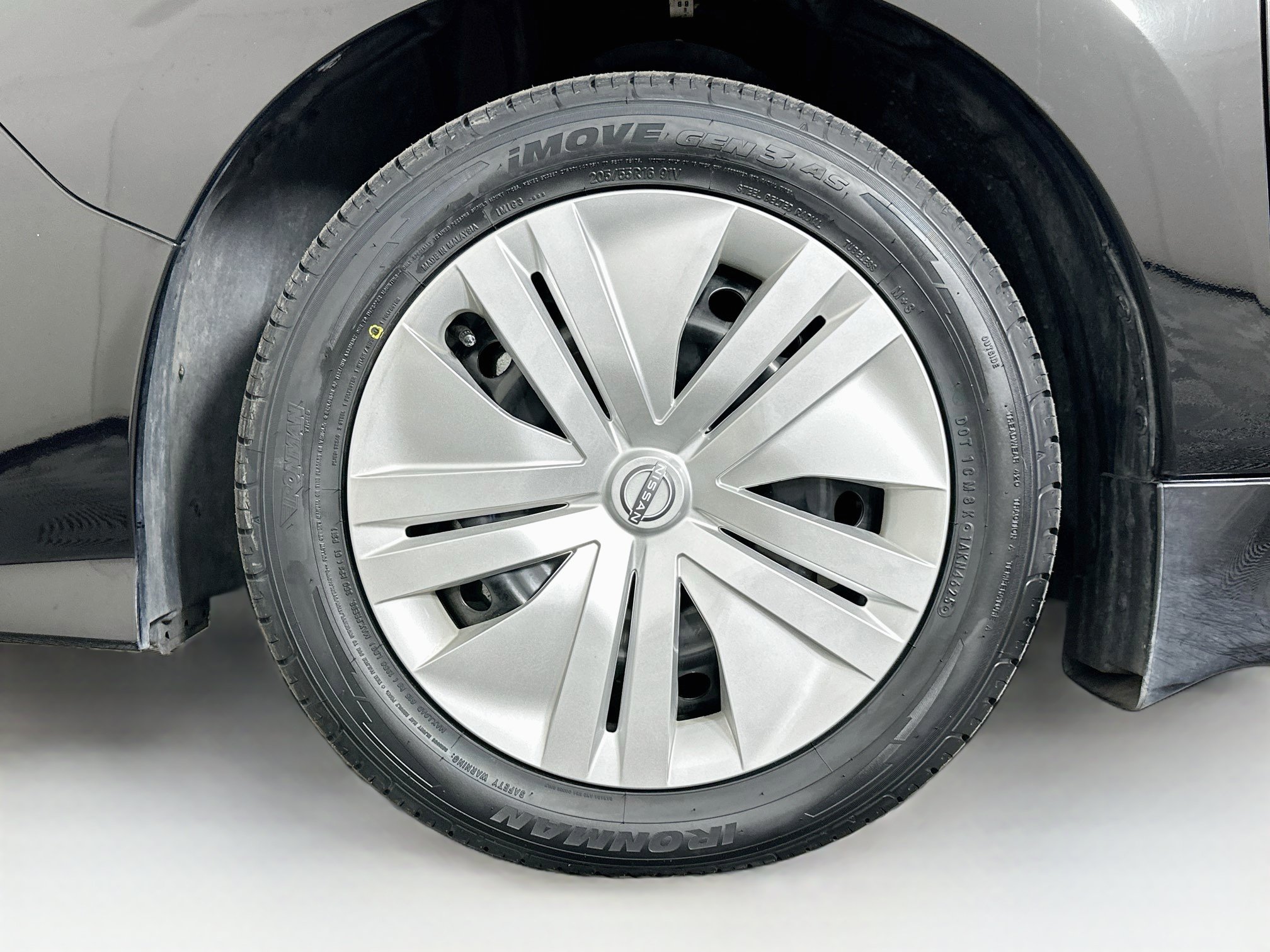 Used 2025 Nissan Leaf S FWD image 11
