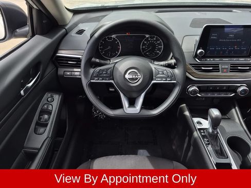 Used 2025 Nissan Altima 2.5 SV FWD image 23