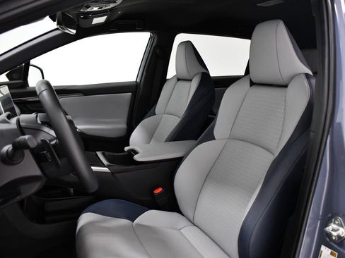 Used 2025 Subaru Solterra Limited w/ Limited Convenience Package image 19