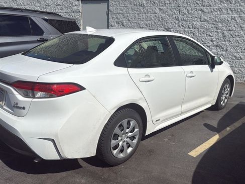 Used 2024 Toyota Corolla LE image 2