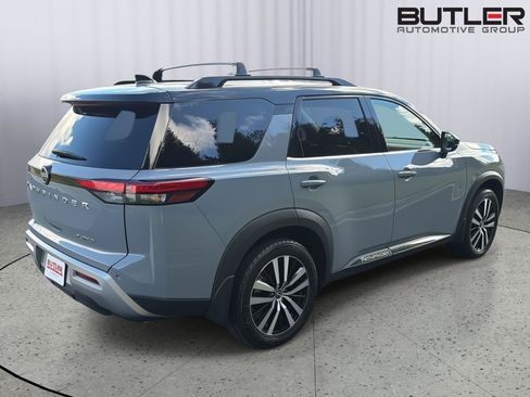 Used 2023 Nissan Pathfinder Platinum FWD image 5