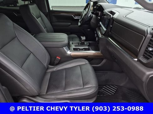 Used 2023 Chevrolet Silverado 1500 LT Trail Boss w/ LT Trail Boss Premium Package AWD/4WD image 11