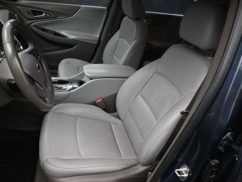 Used 2019 Chevrolet Malibu LT w/ Leather Package FWD image 19