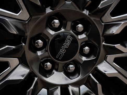 Used 2024 GMC Yukon Denali Ultimate image 8