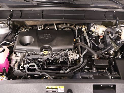 Used 2023 Toyota Highlander XLE FWD image 21