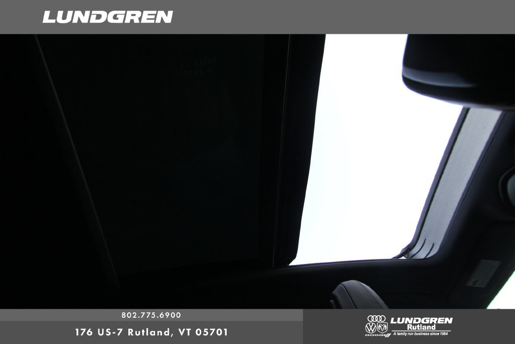 Used 2025 Porsche Macan AWD/4WD image 25