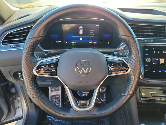 Certified 2022 Volkswagen Tiguan SE R-Line FWD image 21