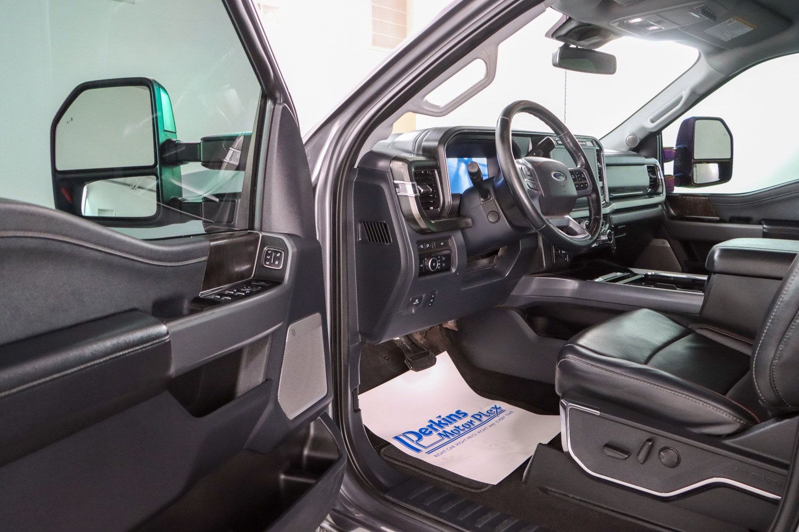 Used 2024 Ford F450 Lariat w/ Lariat Ultimate Package AWD/4WD image 3