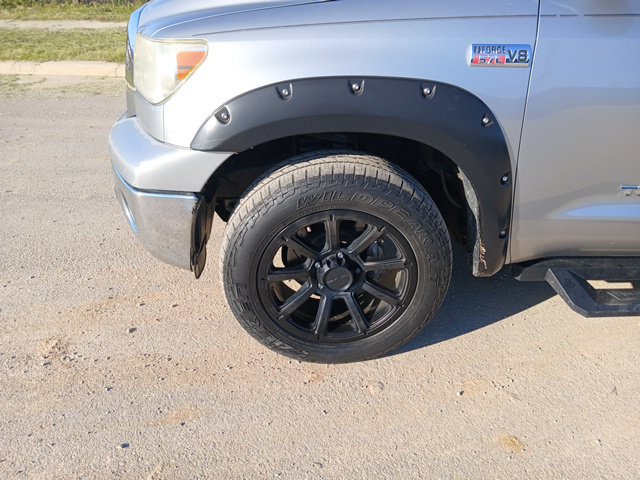 Used 2012 Toyota Tundra 4x4 CrewMax w/ SR5 Pkg image 9