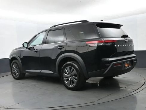 Used 2024 Nissan Pathfinder SV FWD image 9