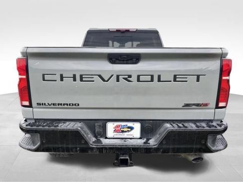 Used 2025 Chevrolet Silverado 2500 ZR2 w/ Technology Package AWD/4WD image 4