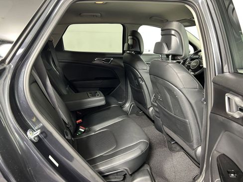 Certified 2024 Kia Sportage EX image 29