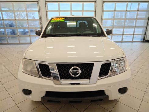 Used 2017 Nissan Frontier SV image 9