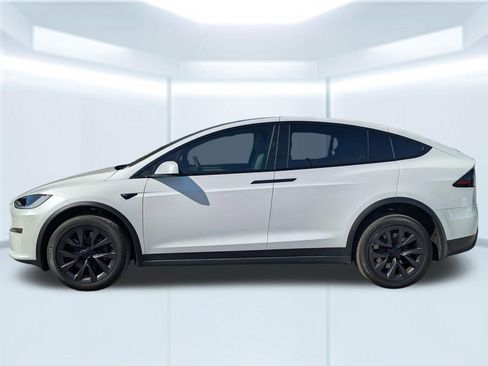 Used 2024 Tesla Model X image 3