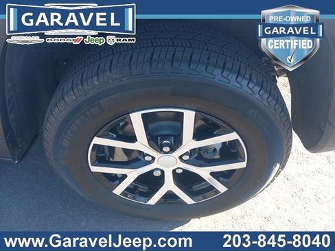 Used 2025 Jeep Grand Cherokee Limited image 29