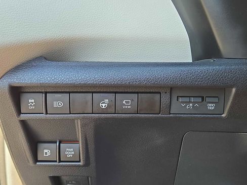 Used 2024 Toyota Sienna Platinum image 24