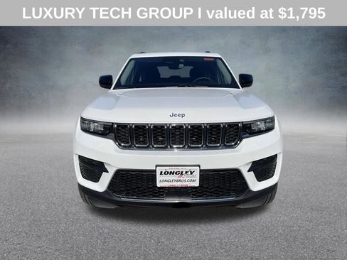 Used 2023 Jeep Grand Cherokee Laredo w/ Luxury Tech Group I AWD/4WD image 2