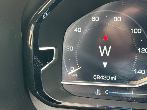 Used 2022 GMC Yukon XL Denali image 11