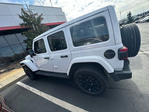 Used 2023 Jeep Wrangler Unlimited Sahara w/ Cold Weather Group image 9