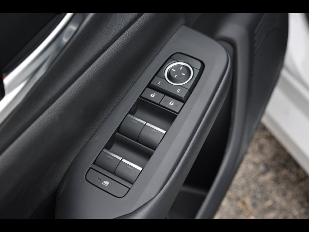 New 2026 Toyota Prius Plug-In Hybrid FWD image 24