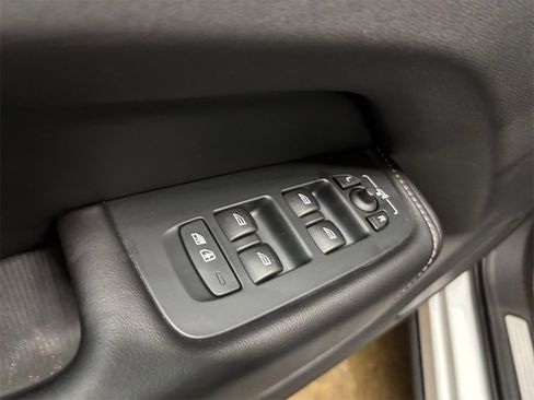 Used 2021 Volvo XC60 T6 Inscription image 13