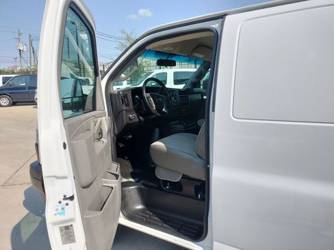 Used 2019 Chevrolet Express 3500 Extended w/ Driver Convenience Package image 29