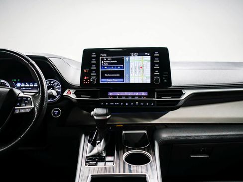 Used 2021 Toyota Sienna Limited image 15