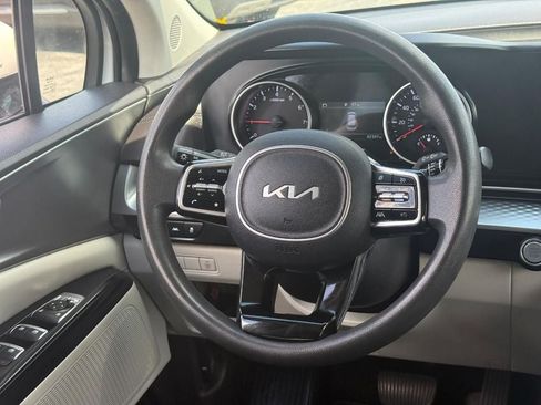 Used 2022 Kia Carnival LX FWD image 13