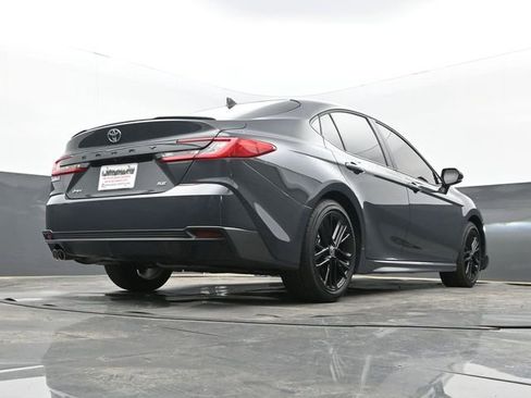 Used 2025 Toyota Camry SE image 11