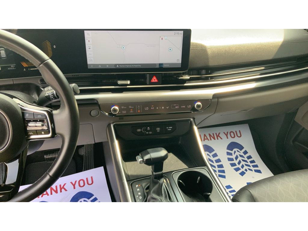 Used 2025 Kia Carnival FWD image 13