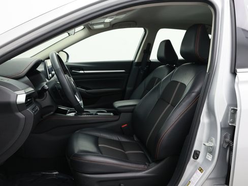 Used 2024 Nissan Altima 2.5 SR FWD image 17