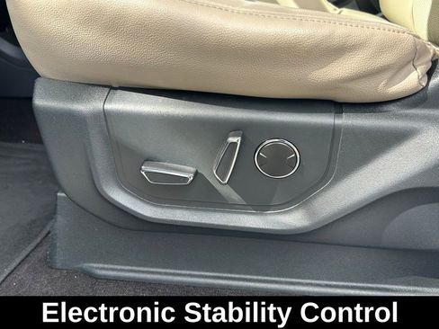 Used 2022 Ford Expedition Limited image 18