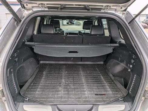 Used 2017 Jeep Grand Cherokee Limited image 16