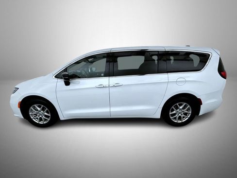 Used 2025 Chrysler Pacifica Select FWD image 8