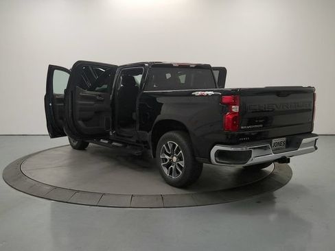 Used 2025 Chevrolet Silverado 1500 LT AWD/4WD image 16