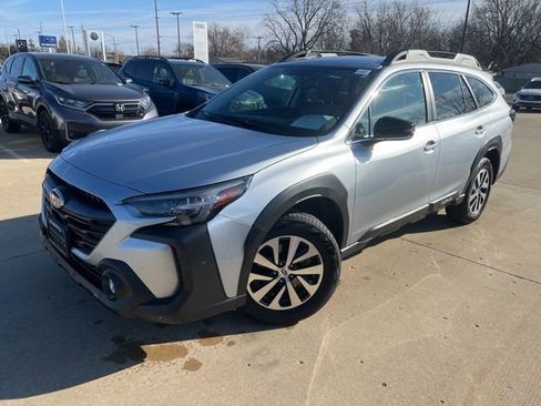 Used 2025 Subaru Outback Premium image 3